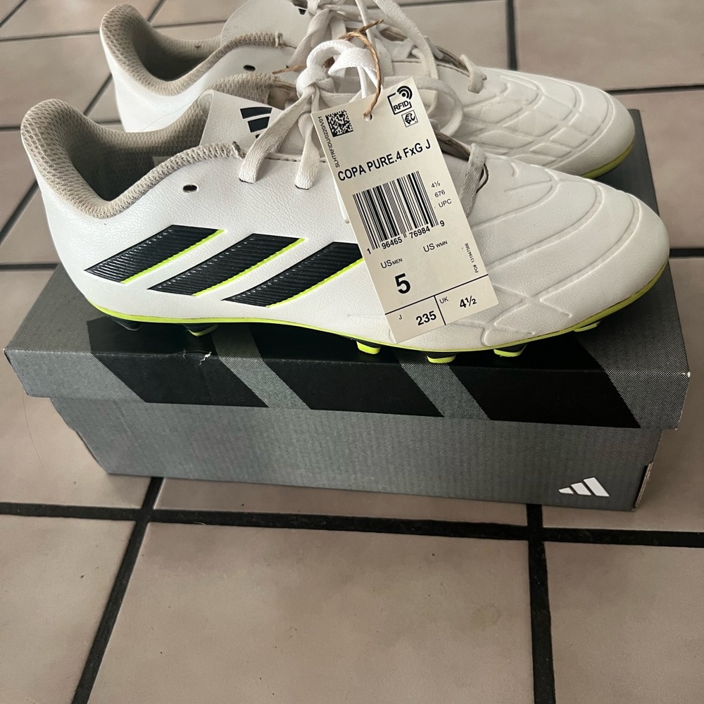 Girl's Adidas soccer shoes size 5Y